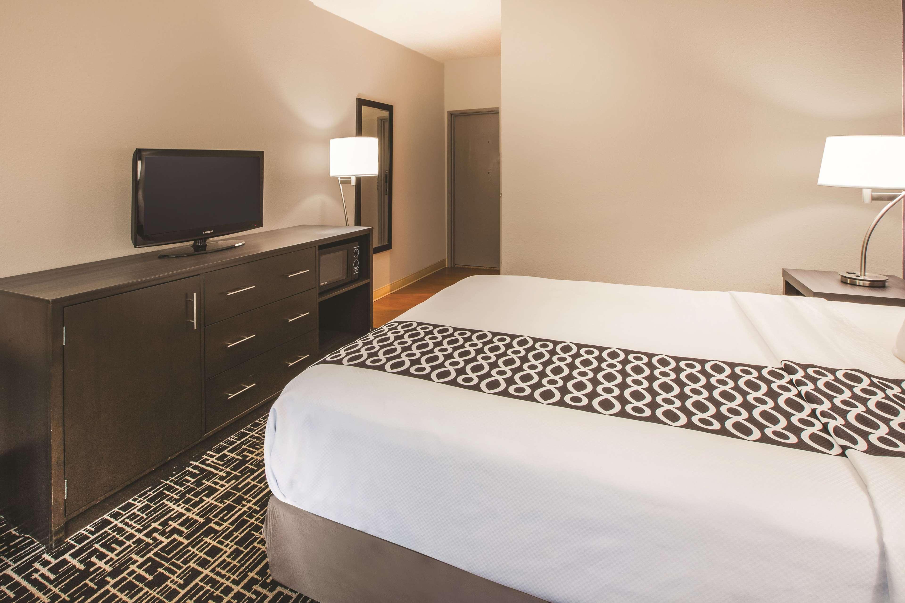 La Quinta Inn By Wyndham Indianapolis North Exterior photo