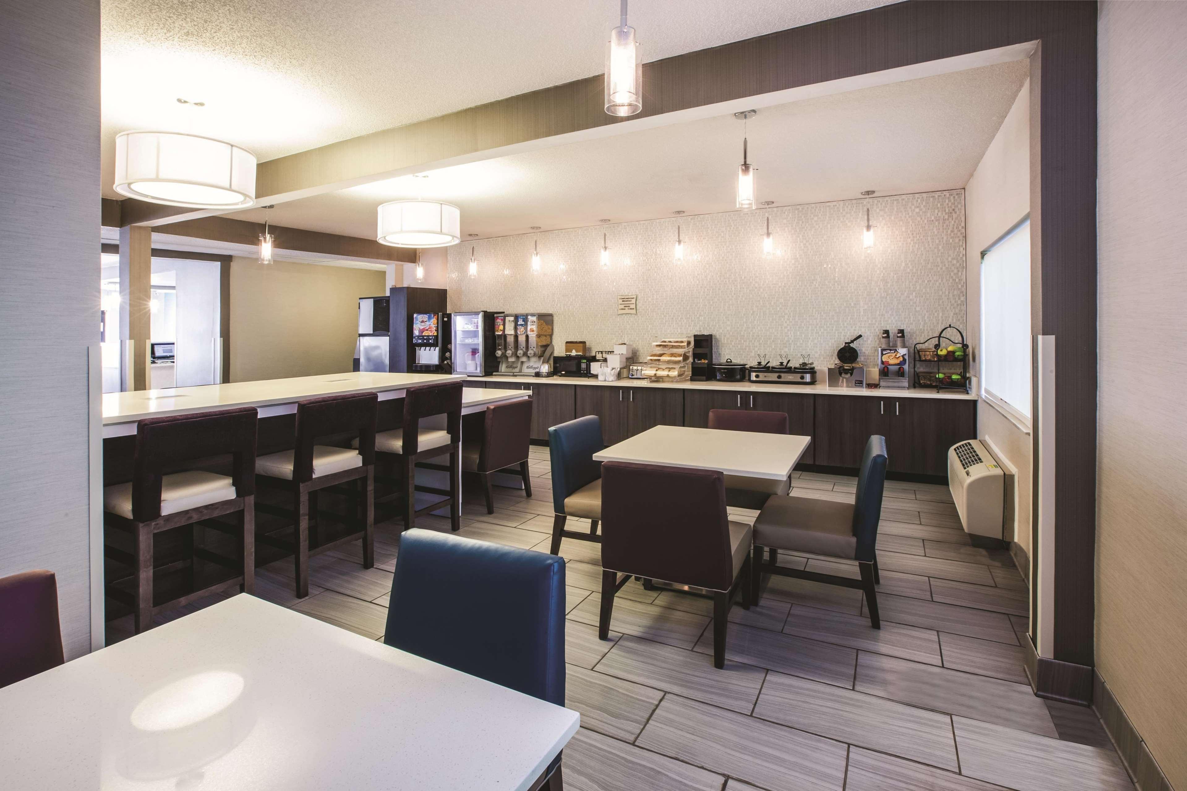 La Quinta Inn By Wyndham Indianapolis North Exterior photo