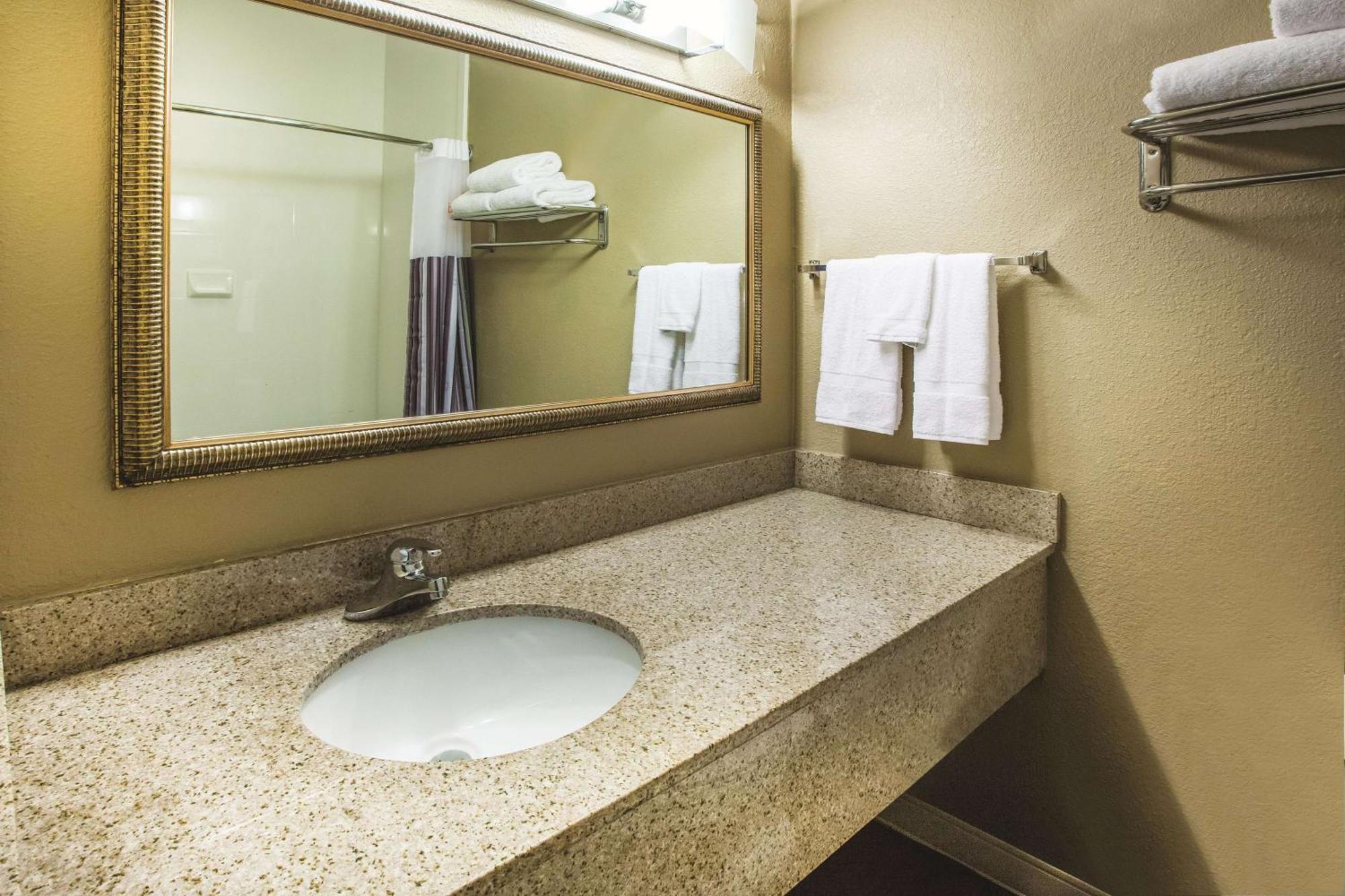 La Quinta Inn By Wyndham Indianapolis North Exterior photo