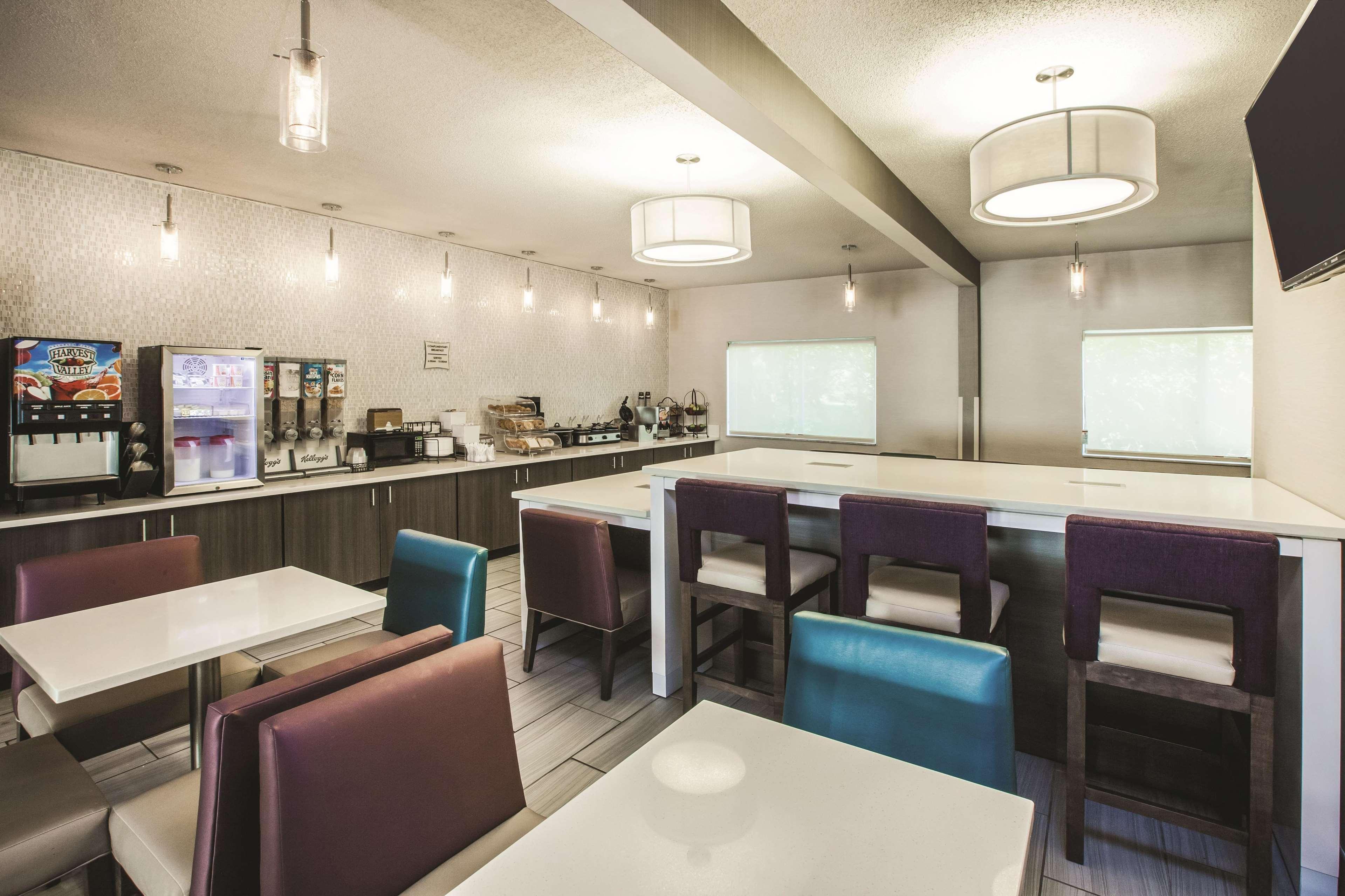 La Quinta Inn By Wyndham Indianapolis North Exterior photo