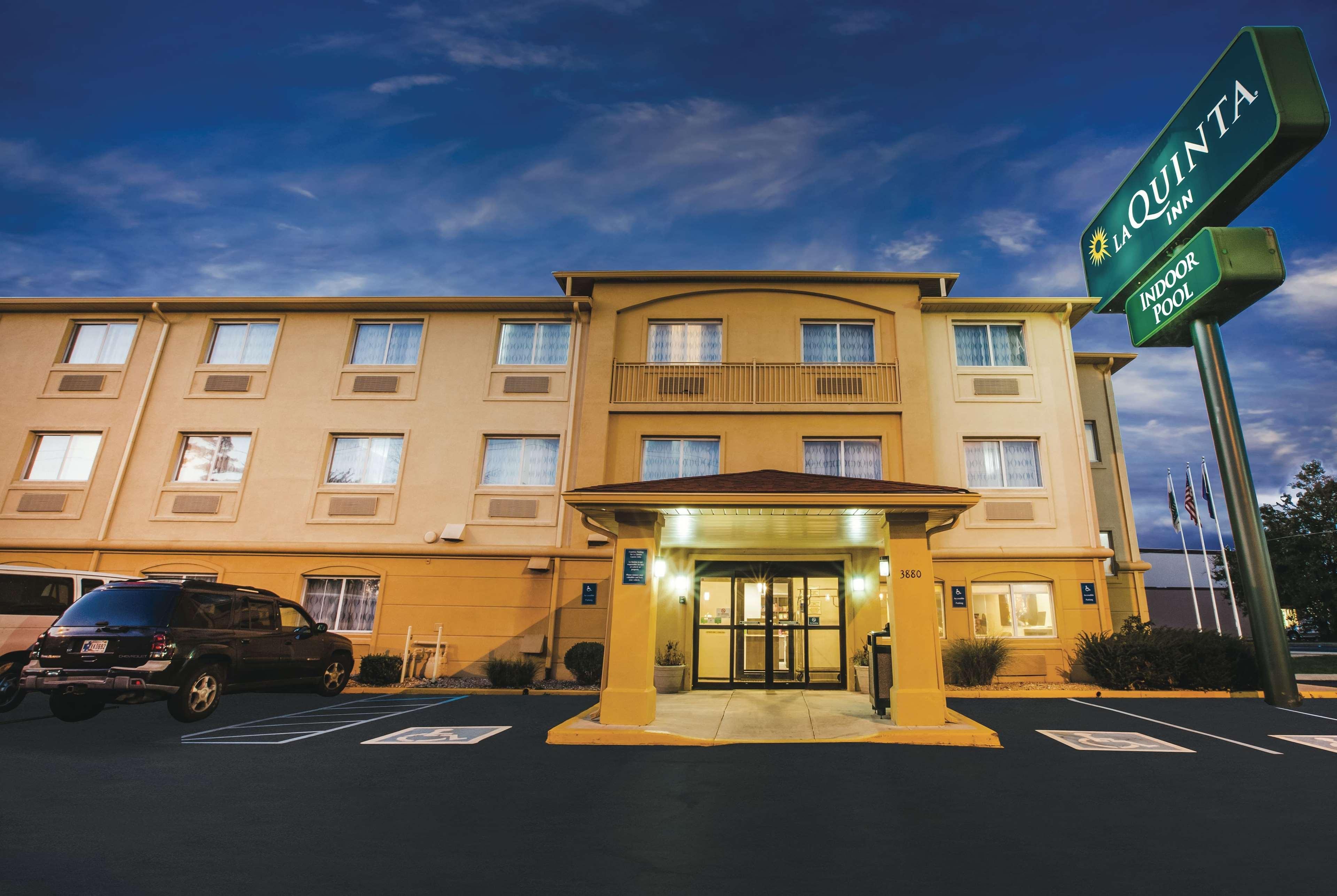 La Quinta Inn By Wyndham Indianapolis North At Pyramids Exterior photo