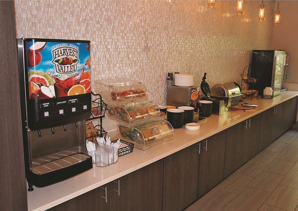 La Quinta Inn By Wyndham Indianapolis North Restaurant photo
