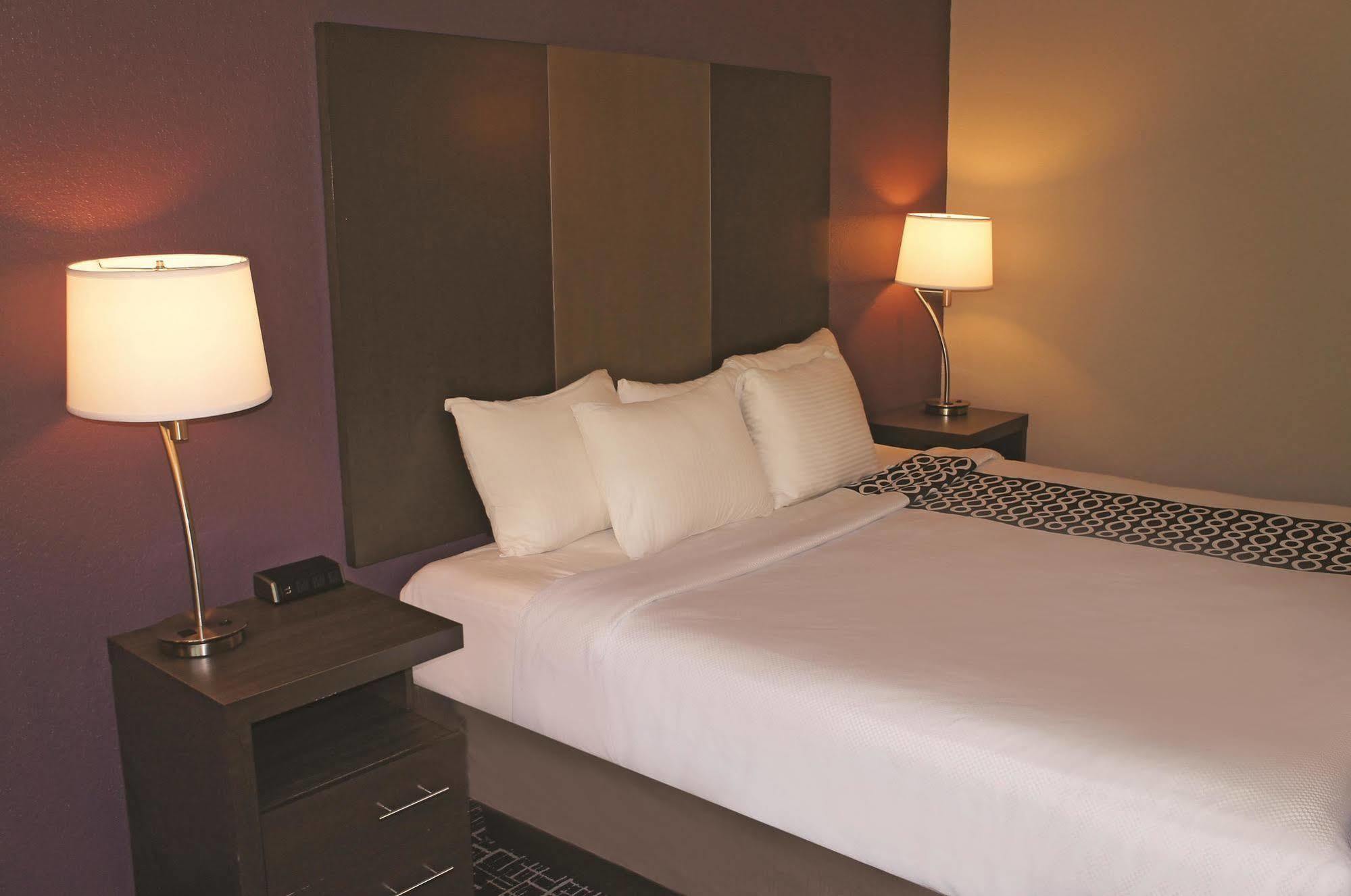 La Quinta Inn By Wyndham Indianapolis North Exterior photo